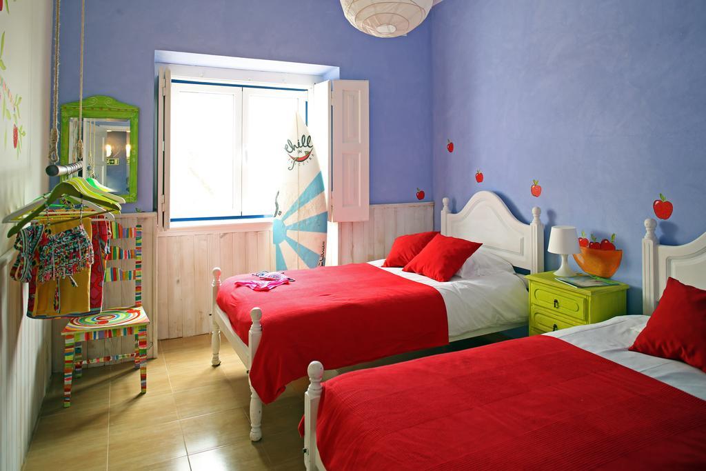 Chill In Ericeira Surf House Hostel Phòng bức ảnh