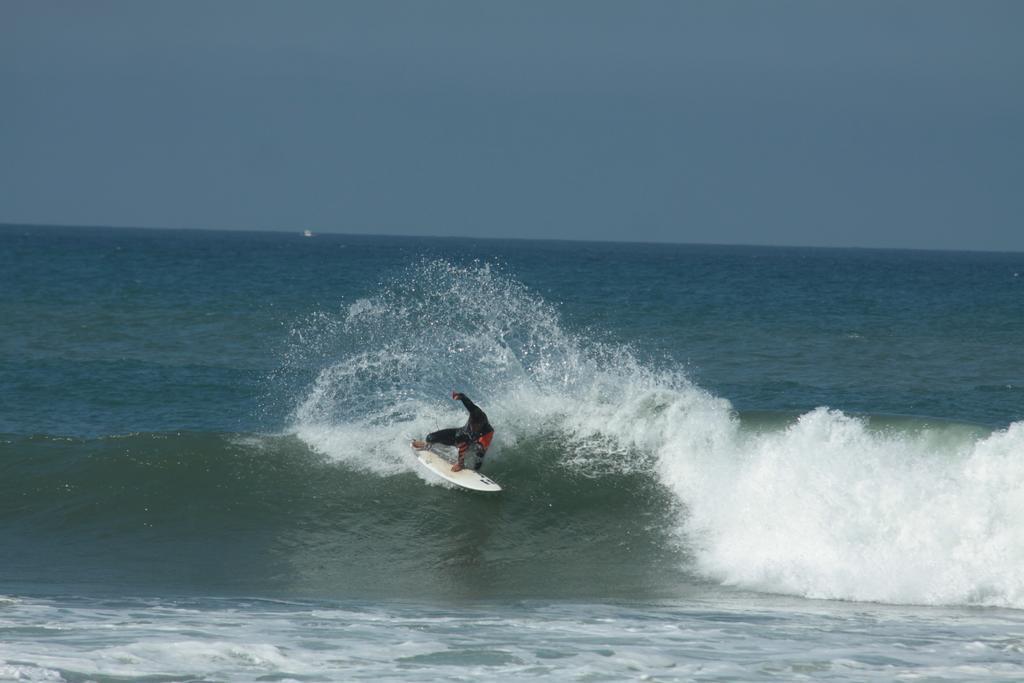 Chill In Ericeira Surf House Hostel Ngoại thất bức ảnh