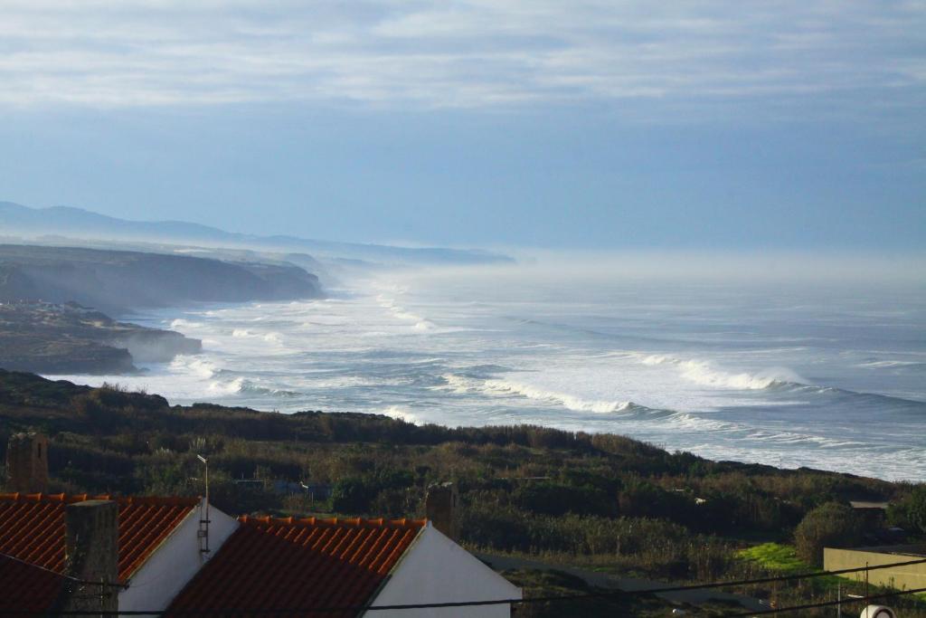 Chill In Ericeira Surf House Hostel Ngoại thất bức ảnh